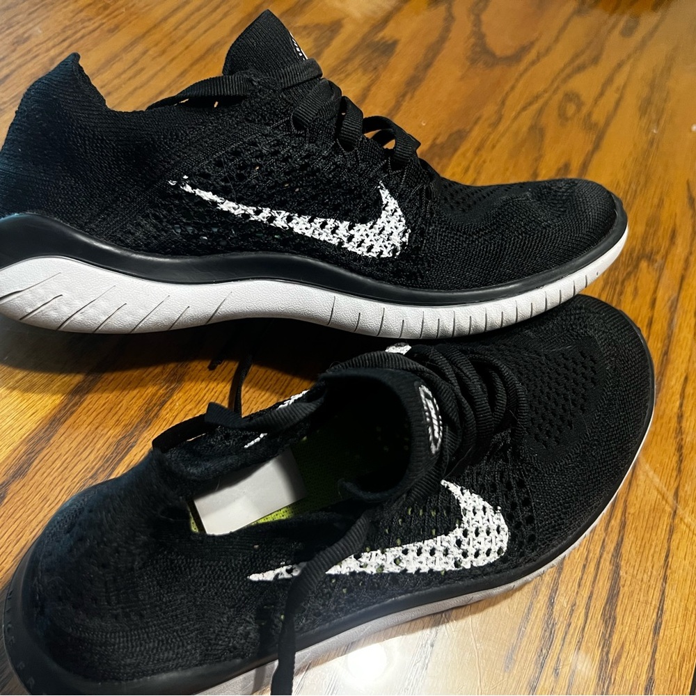 Women’s Nike Black and White Flyknit Sneakers- Size 7
